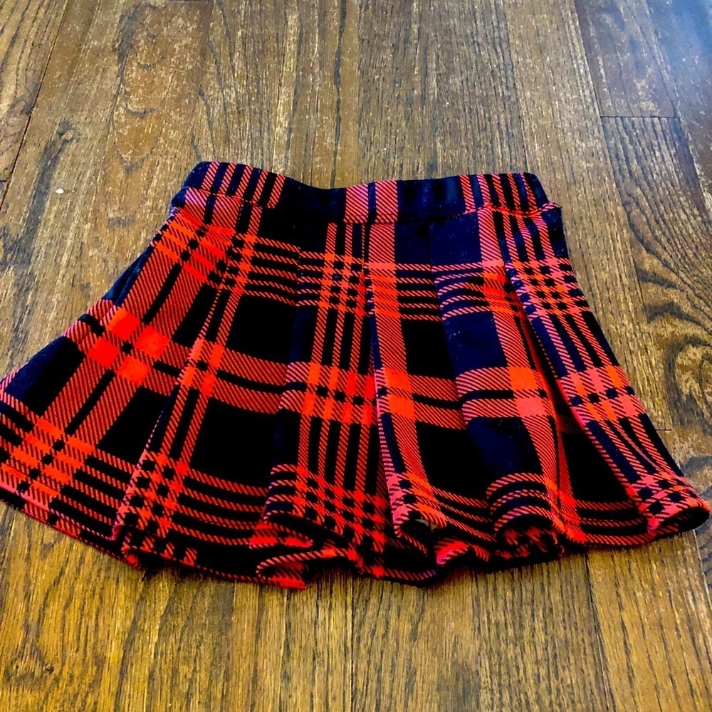 Buffalo plaid Sofi skirt elastic waist lightweight size 4 ❤️🖤🤍